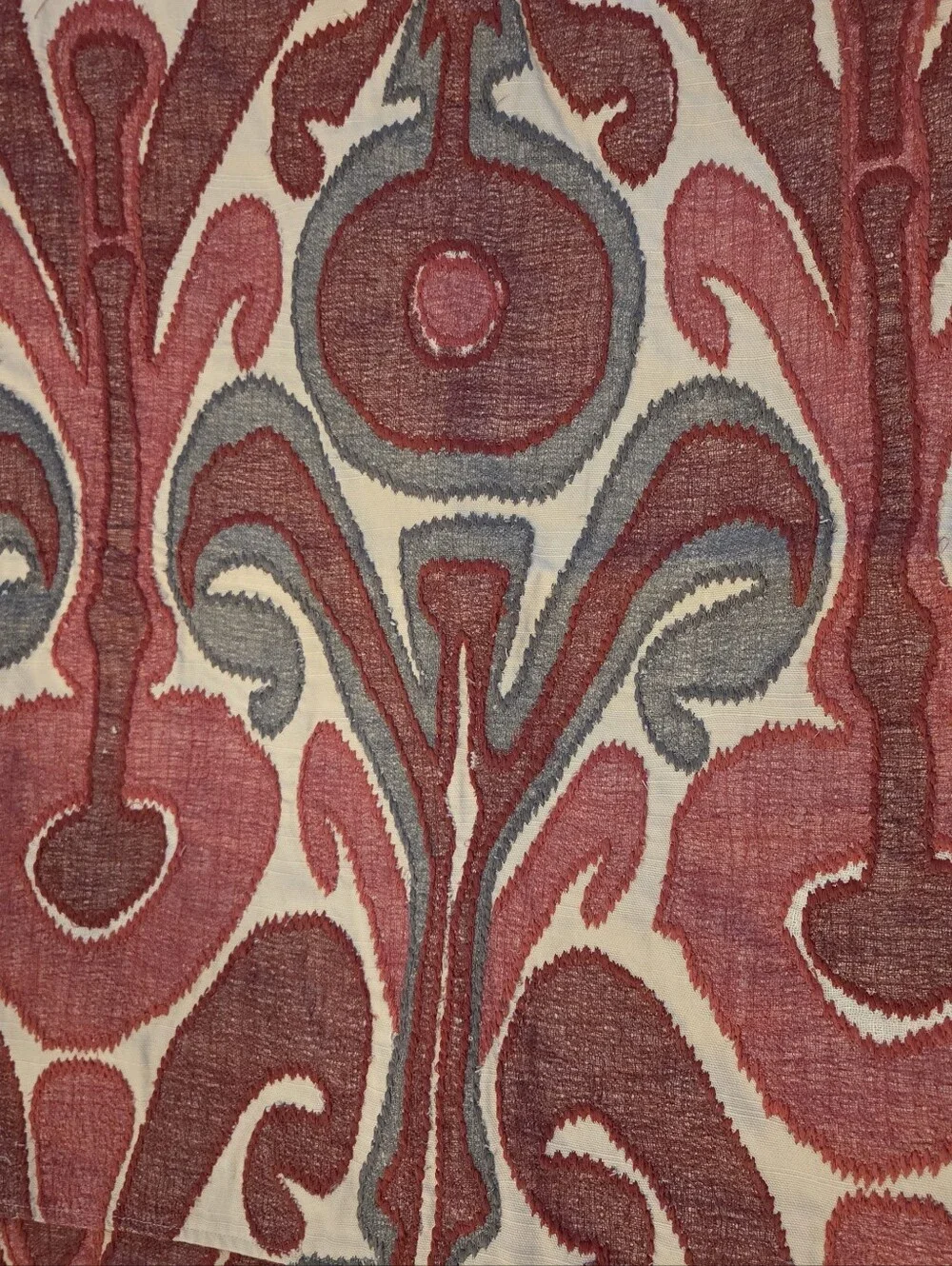 2 Pottery Bar Kinmare Ikat Piĺlow Shams